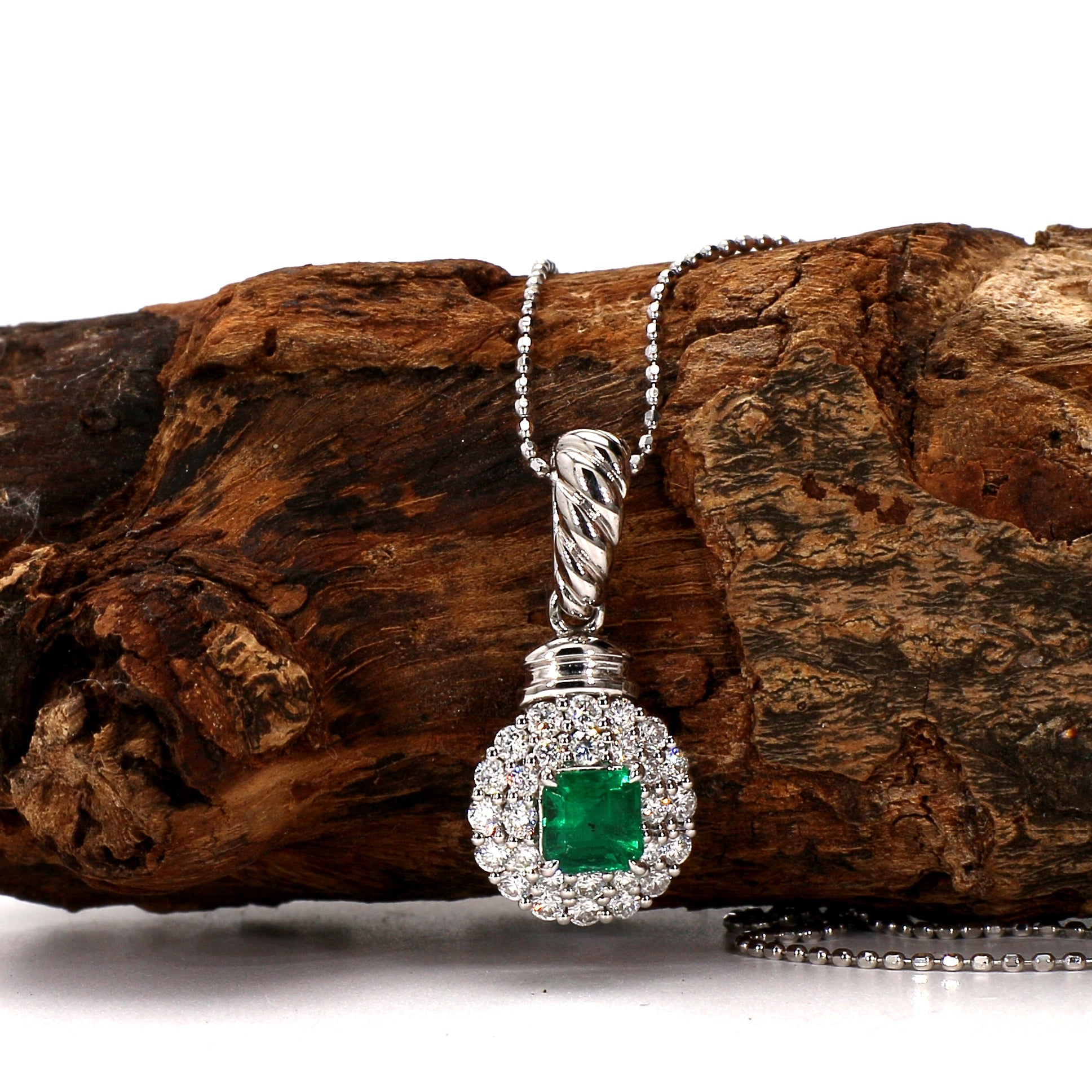 Elegant Emerald and Diamond Pendant